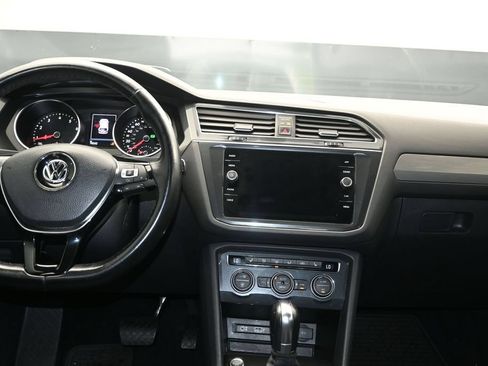 Used 2018 Volkswagen Tiguan SE FWD image 19