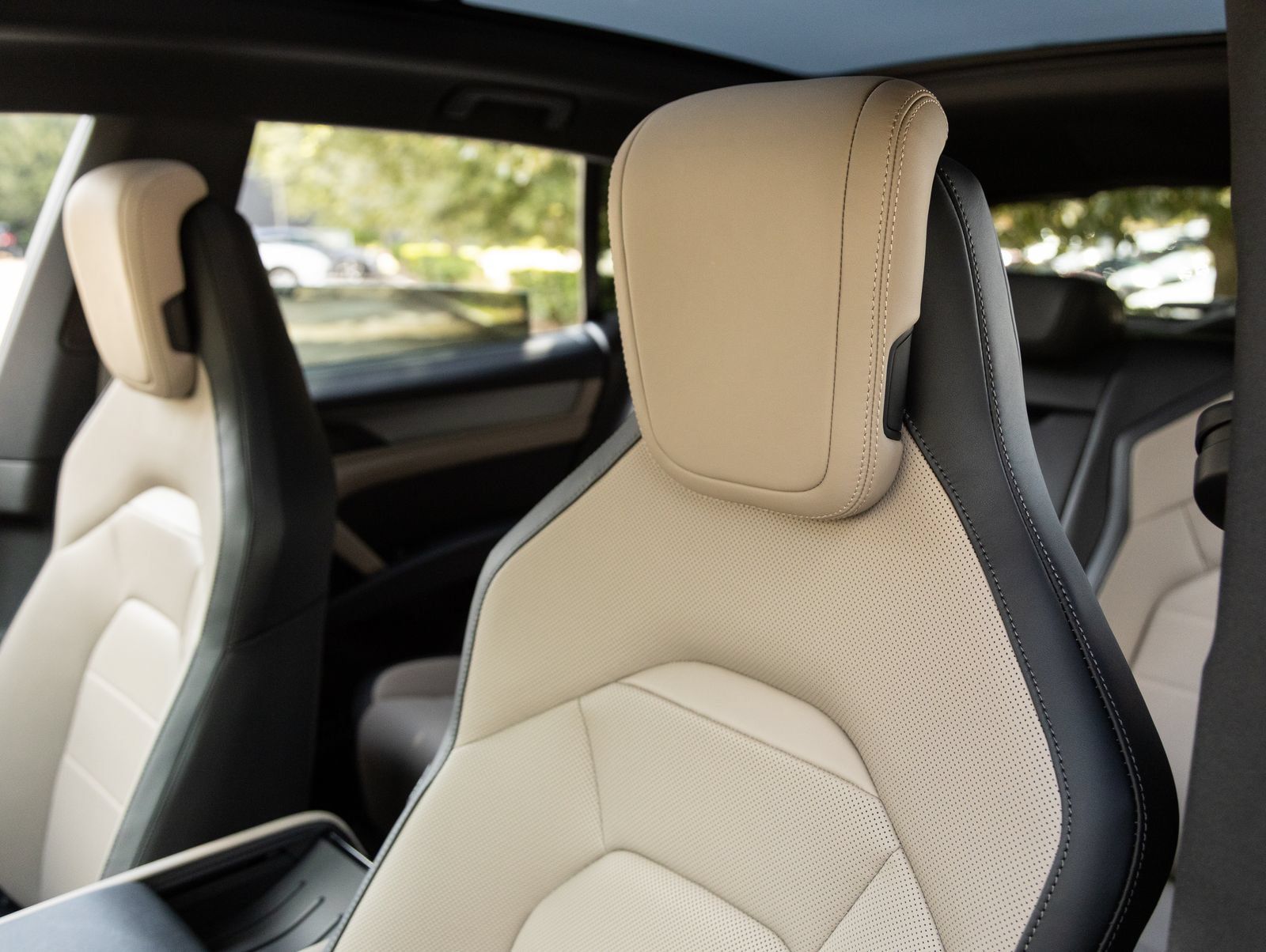 Certified 2026 Porsche Cayenne Electric AWD/4WD image 25