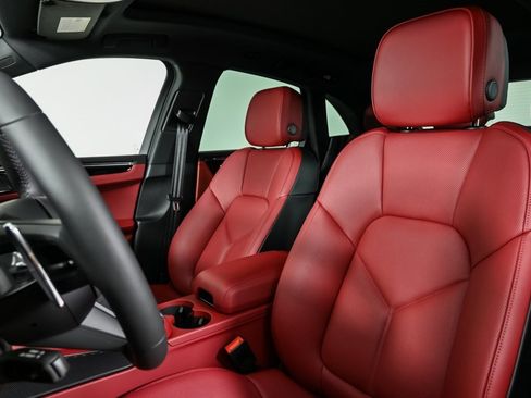 New 2026 Porsche Macan image 5