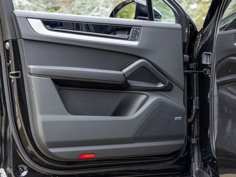 Certified 2025 Porsche Cayenne Coupe image 21