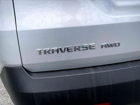 Used 2019 Chevrolet Traverse LS AWD/4WD image 28