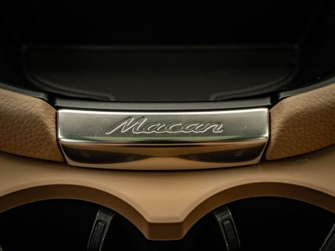 Certified 2025 Porsche Macan image 43