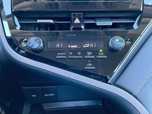 Used 2024 Toyota Camry SE image 16