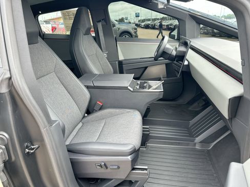 Used 2025 Tesla Cybertruck 2WD Crew Cab image 25