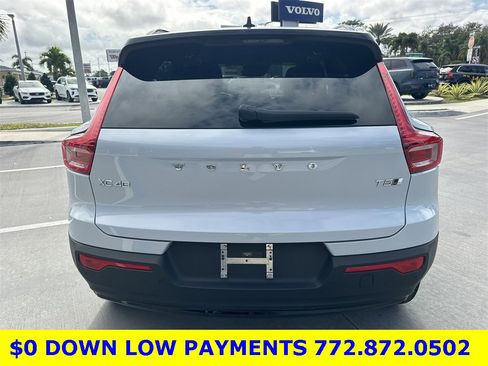 Used 2021 Volvo XC40 T5 R-Design w/ Protection Package Premier image 7
