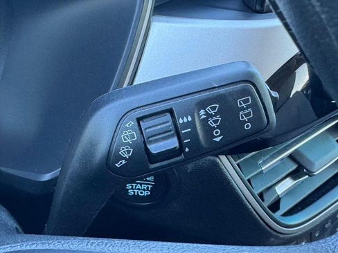 Used 2022 Ford Escape SE image 24