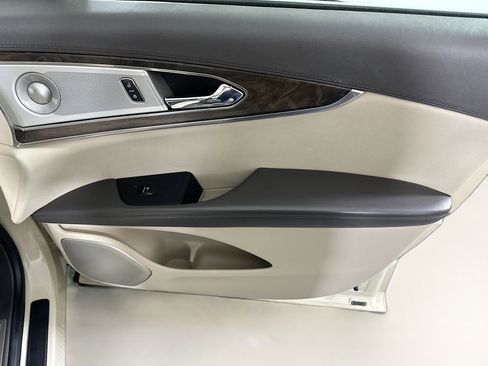 Used 2016 Lincoln MKX Reserve w/ Luxury Package image 31