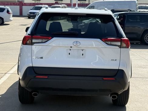 Used 2025 Toyota RAV4 XLE FWD image 5