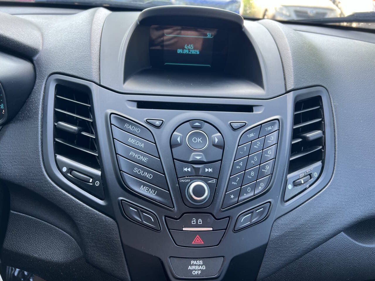 Used 2015 Ford Fiesta SE FWD image 18