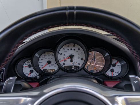 Used 2015 Porsche 911 Carrera 4S image 17