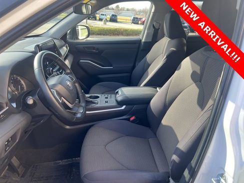 Used 2023 Toyota Highlander LE image 8