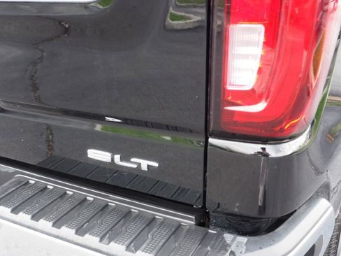 Used 2025 GMC Sierra 1500 SLT AWD/4WD image 18