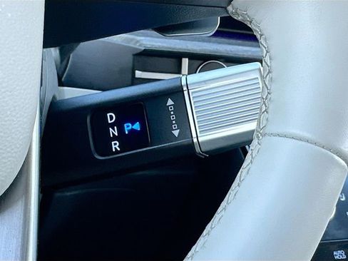 Used 2024 Hyundai Santa Fe Limited image 17