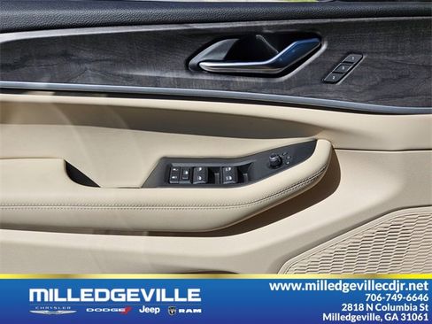 New 2025 Jeep Grand Cherokee Limited w/ Luxury Tech Group II image 32