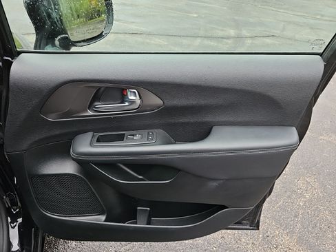 Used 2025 Chrysler Pacifica Select FWD image 14