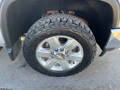 Used 2021 Chevrolet Silverado 2500 LTZ w/ LTZ Premium Package image 11