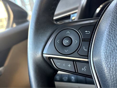 Used 2019 Toyota Camry Hybrid image 16