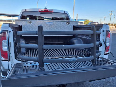 Used 2016 GMC Canyon SLE w/ SLE Convenience Package image 8