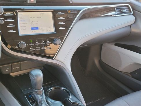 Used 2018 Toyota Camry LE image 24