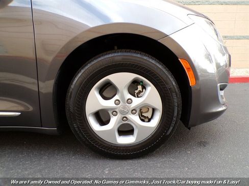 Used 2017 Chrysler Pacifica Touring-L Plus image 63