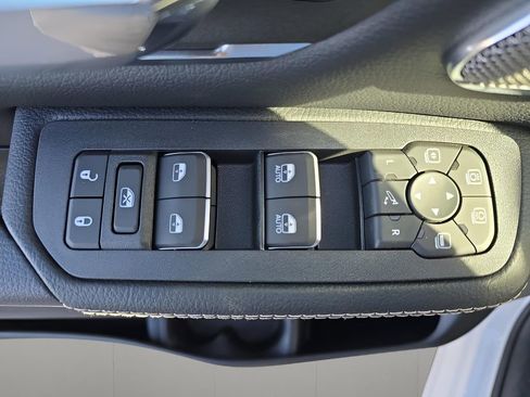 New 2026 RAM 1500 Laramie AWD/4WD image 13