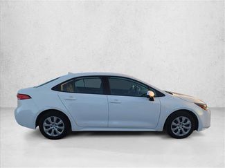 Used 2020 Toyota Corolla LE video 4