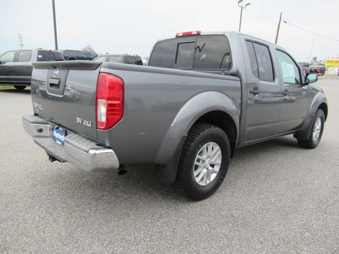 Used 2016 Nissan Frontier SV image 5