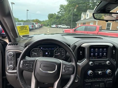 Used 2020 GMC Sierra 1500 Denali w/ Denali Ultimate Package AWD/4WD image 31