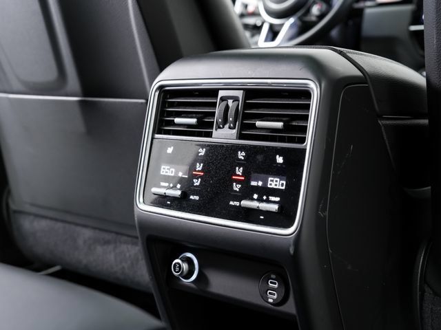 Certified 2023 Porsche Cayenne Platinum Edition AWD/4WD image 28