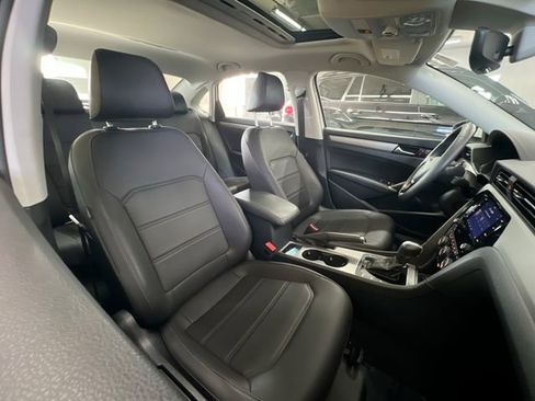 Certified 2022 Volkswagen Passat 2.0T SE image 25