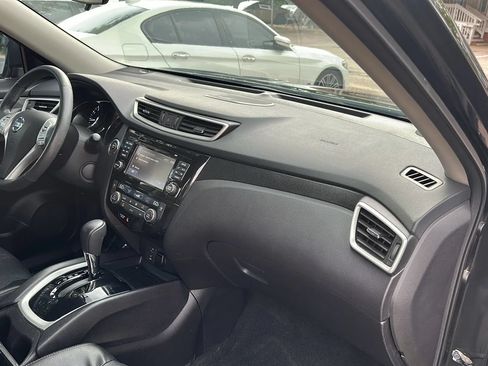 Used 2016 Nissan Rogue SL FWD image 23