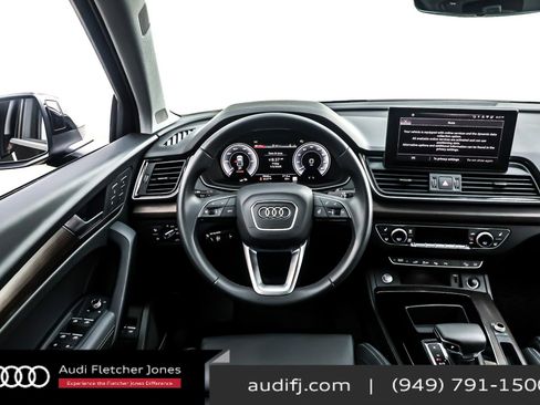 Used 2024 Audi Q5 e Prestige w/ Prestige Package image 5