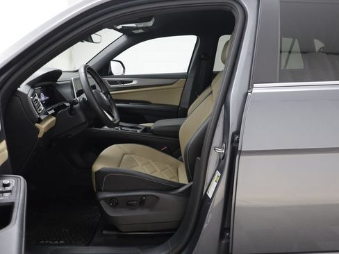 Used 2024 Volkswagen Atlas Cross Sport SE AWD/4WD image 5