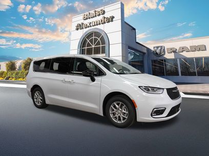 New 2026 Chrysler Pacifica Select