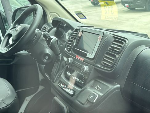 Used 2025 RAM ProMaster 2500 w/ Convenience Group FWD image 10