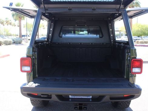 Used 2023 Jeep Gladiator Sport AWD/4WD image 17