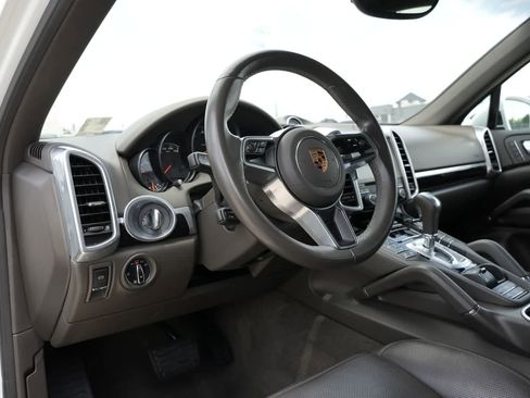 Used 2017 Porsche Cayenne AWD/4WD image 16