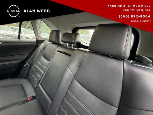Used 2022 Toyota RAV4 XLE Premium AWD/4WD image 28