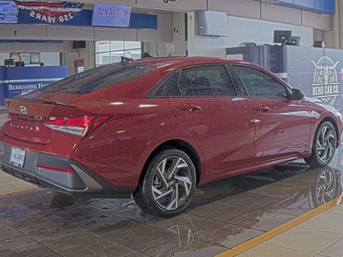 Used 2025 Hyundai Elantra Sport FWD image 3