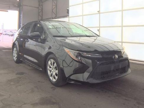 Used 2022 Toyota Corolla LE image 2