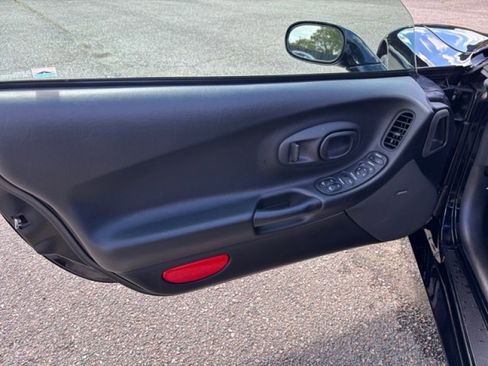 Used 2004 Chevrolet Corvette Convertible w/ Preferred Equipment Group image 17