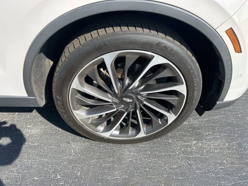 Used 2020 Lincoln Aviator Reserve w/ Equipment Group 202A image 2