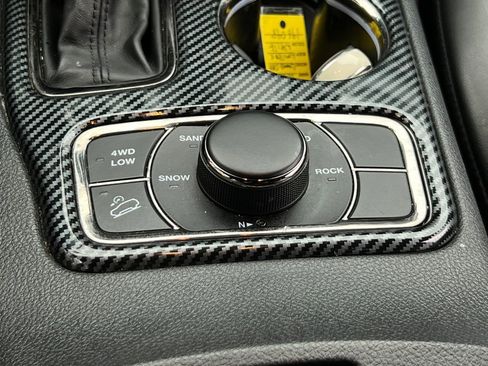 Used 2020 Jeep Grand Cherokee Limited X image 27