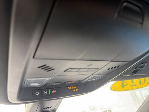 Used 2024 Buick Enclave Premium image 24