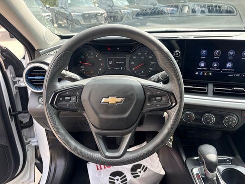 Used 2025 Chevrolet Trax LS FWD image 20
