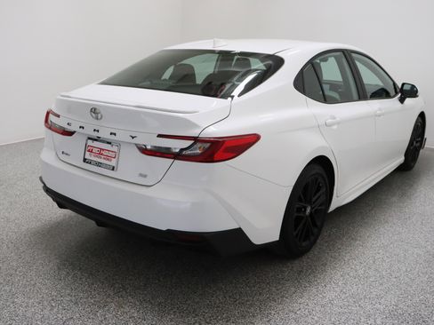 Used 2025 Toyota Camry SE FWD image 6