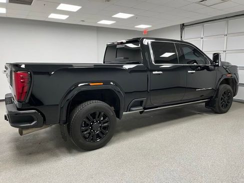 Used 2024 GMC Sierra 3500 Denali Ultimate AWD/4WD image 11