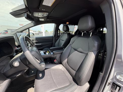 Certified 2025 Toyota Sienna XLE Woodland Edition AWD/4WD image 7