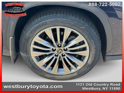 Certified 2024 Toyota Highlander Platinum AWD/4WD image 14