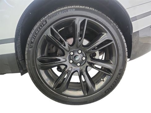 Used 2019 Land Rover Range Rover Velar R-Dynamic SE image 40